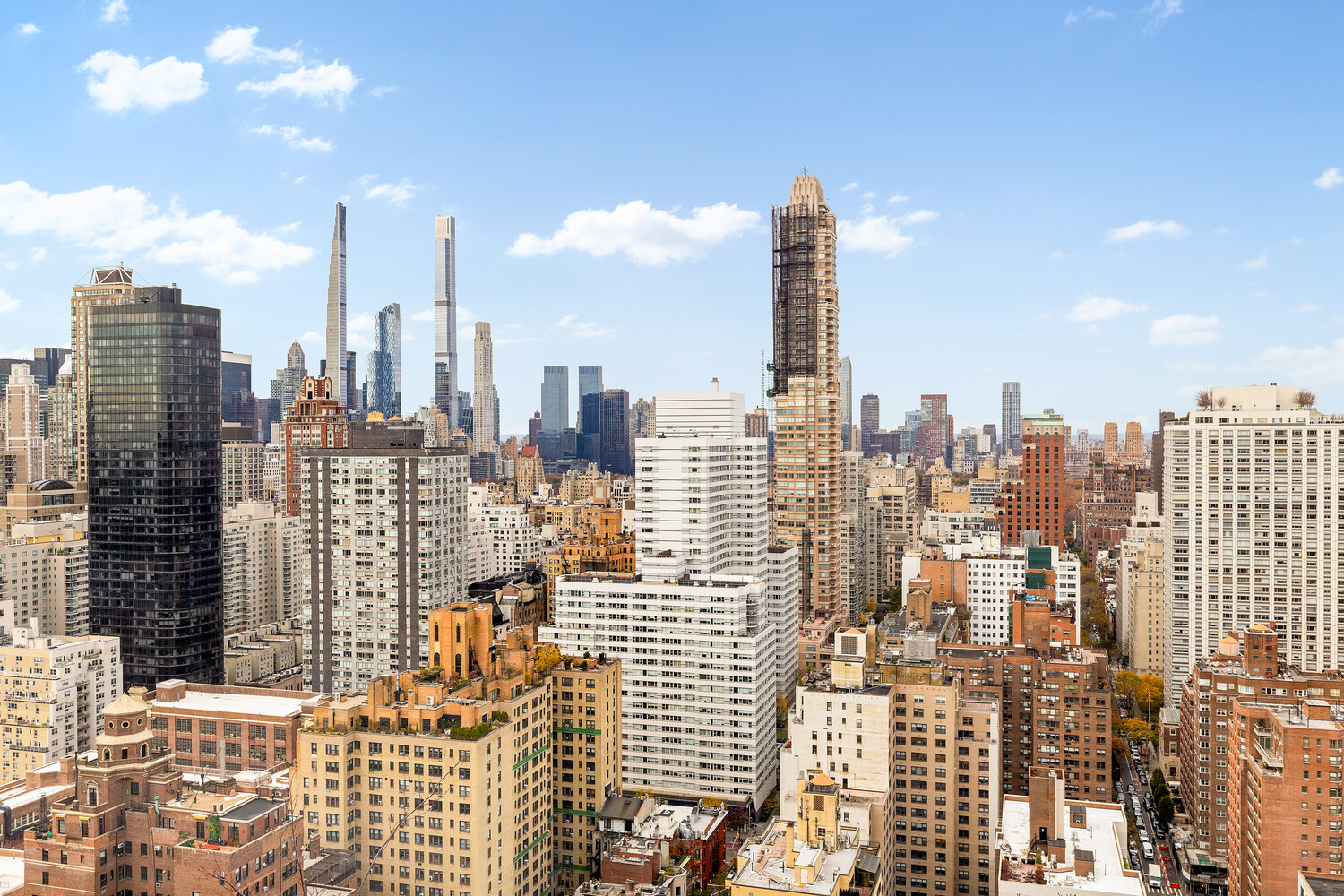 400 East 70th Street, Unit 3602 Manhattan, NY 10021 - Photo 12 of 20 a view of a city with tall buildings