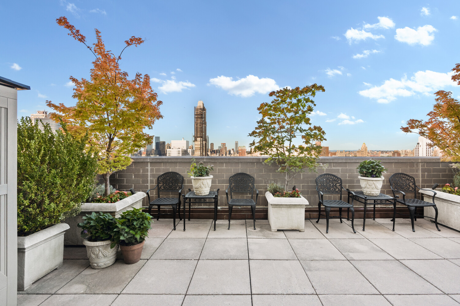400 East 70th Street, Unit 3602 Manhattan, NY 10021 - Photo 2 of 20 a building view with a sitting space and garden space