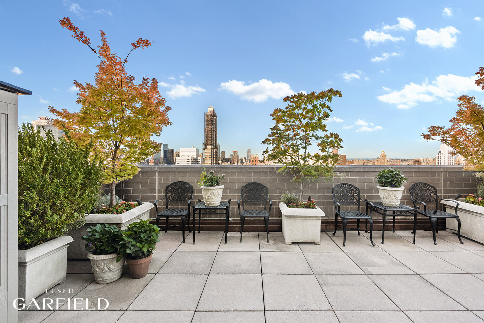 400 East 70th Street, Unit 3602 Manhattan, NY 10021 - Photo 8 of 21 a building outdoor space with lots of tables and chairs
