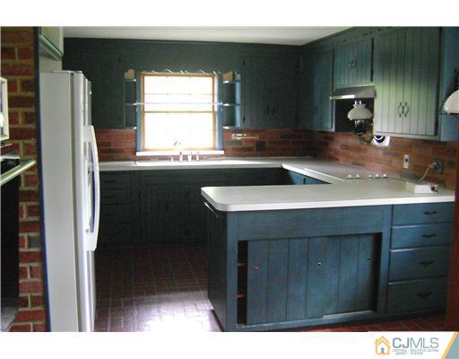 106 Dunhams Corner Road East Brunswick, NJ 08816 - Photo 3 of 16 Gallery Image 3