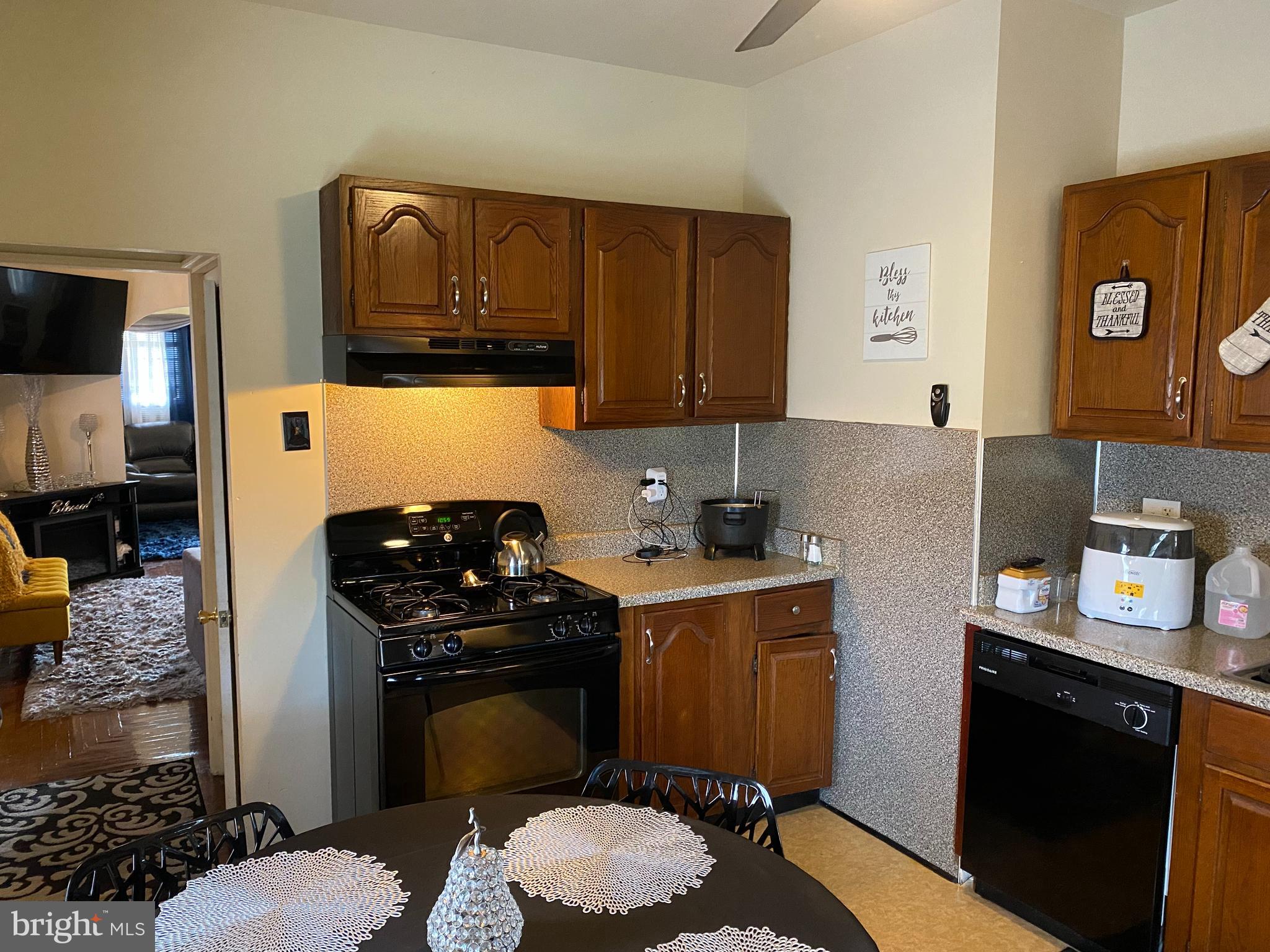 24 West Avon Road Brookhaven, PA 19015 - Photo 11 of 33 Kitchen