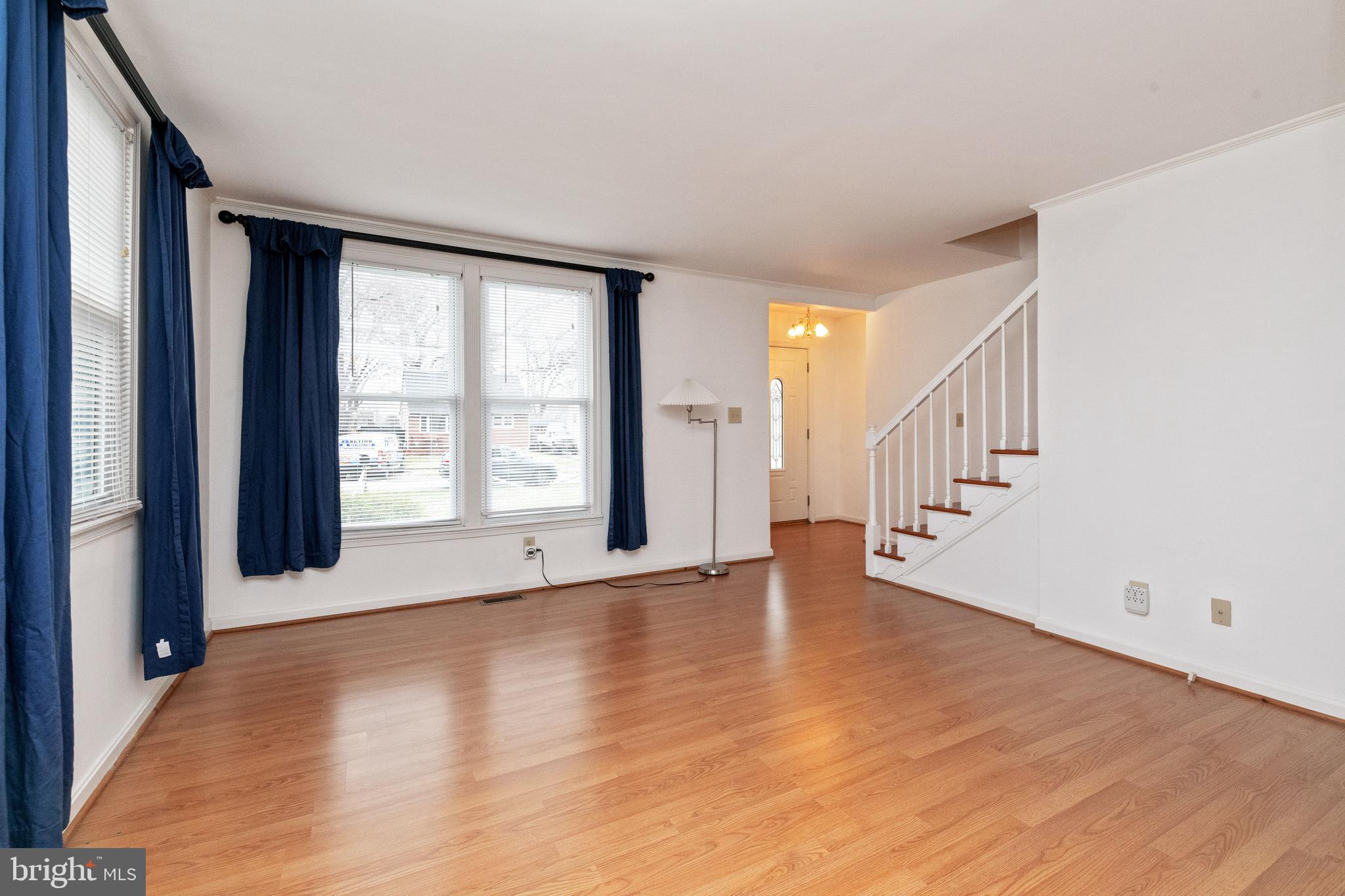 324 Wye Road Baltimore, MD 21221 - Photo 6 of 47 Living Room