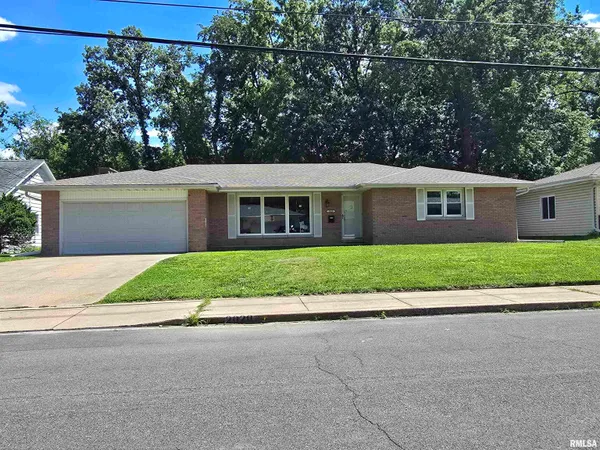 $194,900 | 2020 West Newman Parkway, Peoria, IL 61604