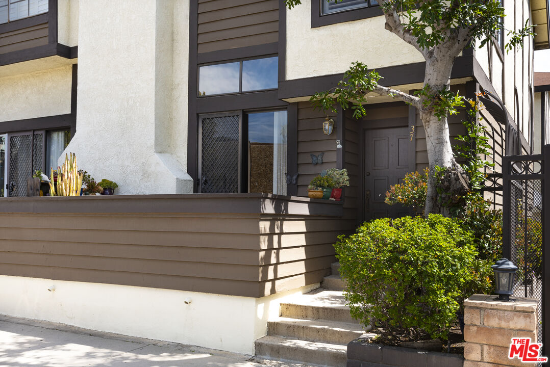 19355 Sherman Way, Unit 37 Reseda, CA 91335 - Photo 3 of 12 a front view of a house