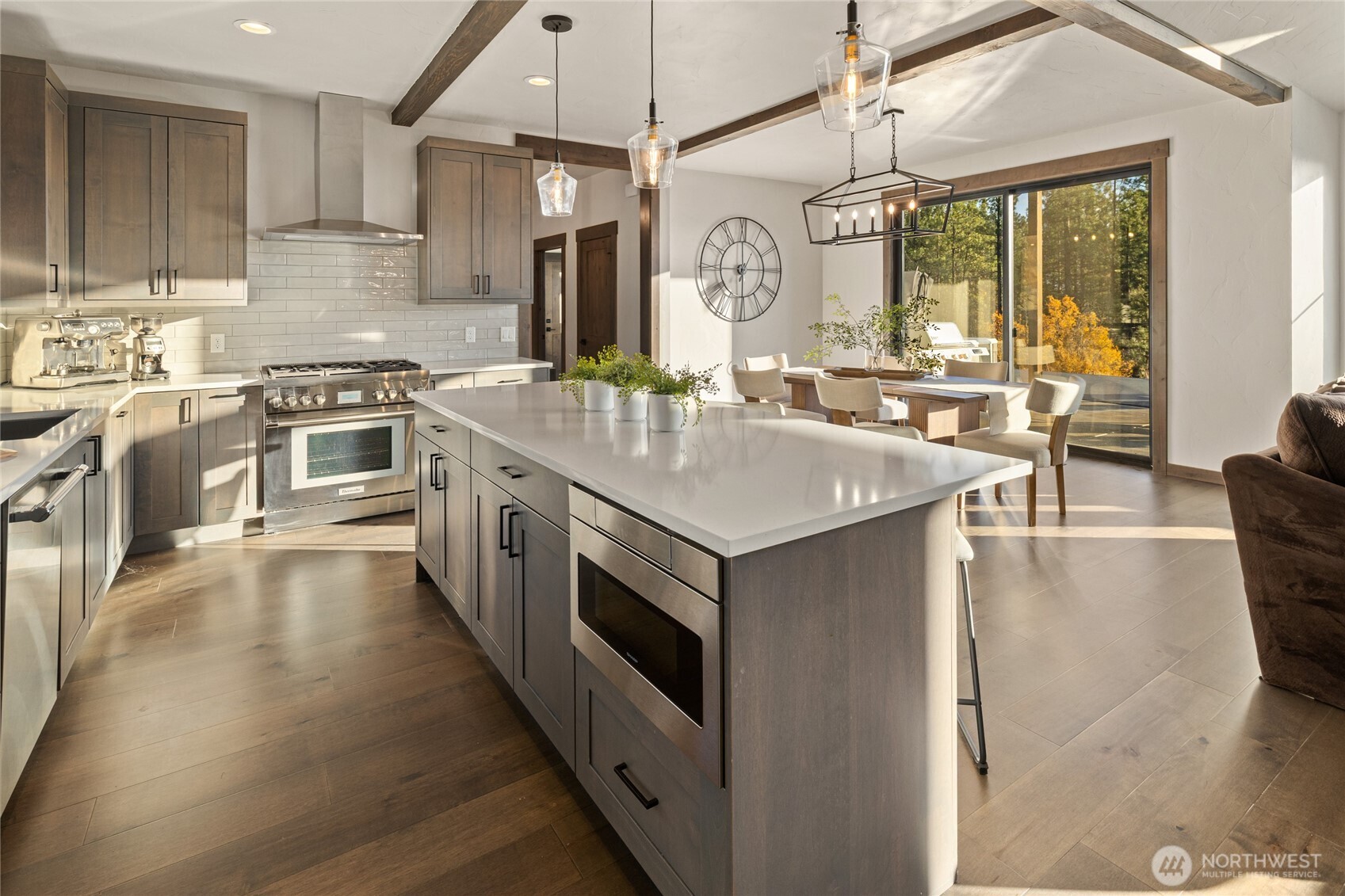120 Owl Ridge Drive Cle Elum, WA 98922 - Photo 15 of 34 a kitchen with stainless steel appliances granite countertop a stove and cabinets