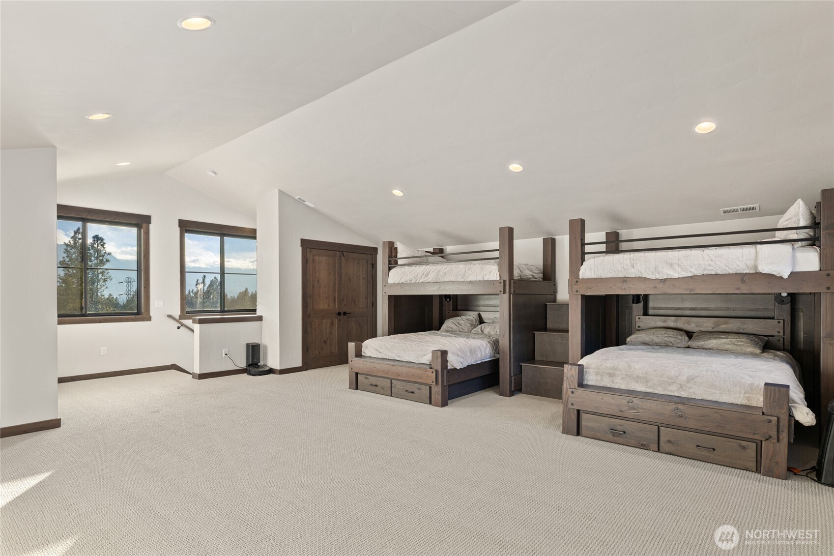 120 Owl Ridge Drive Cle Elum, WA 98922 - Photo 26 of 34 a bedroom with furniture and window