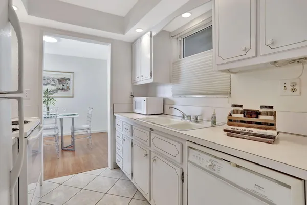 $399,900 | 1069 Hillsboro Mile, Unit 705, Hillsboro Beach, FL 33064
