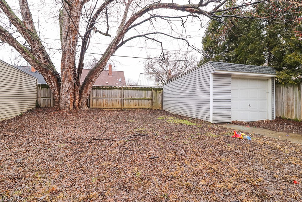 4326 Redding Road Cleveland, OH 44109 - Photo 3 of 33