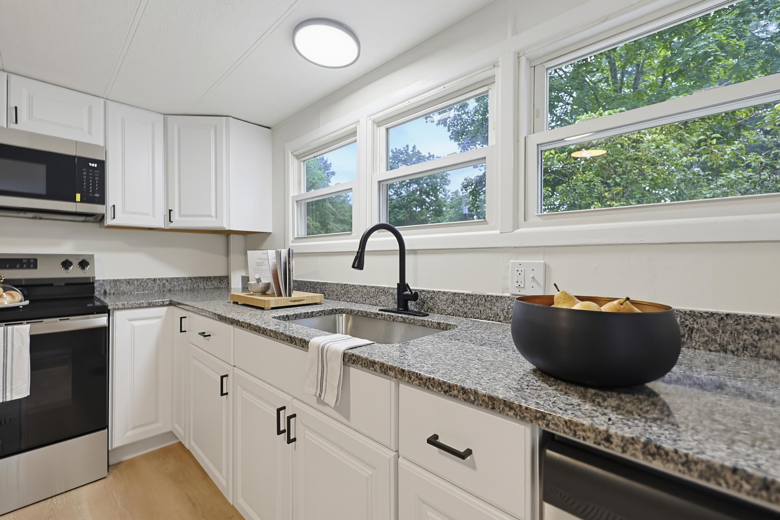 49 Ridgefield Drive Nashua, NH 03062 - Photo 14 of 38 Gallery Image 14