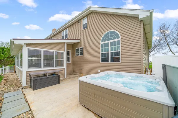 $650,000 | 1758 North 44th Road, Leland, IL 60531