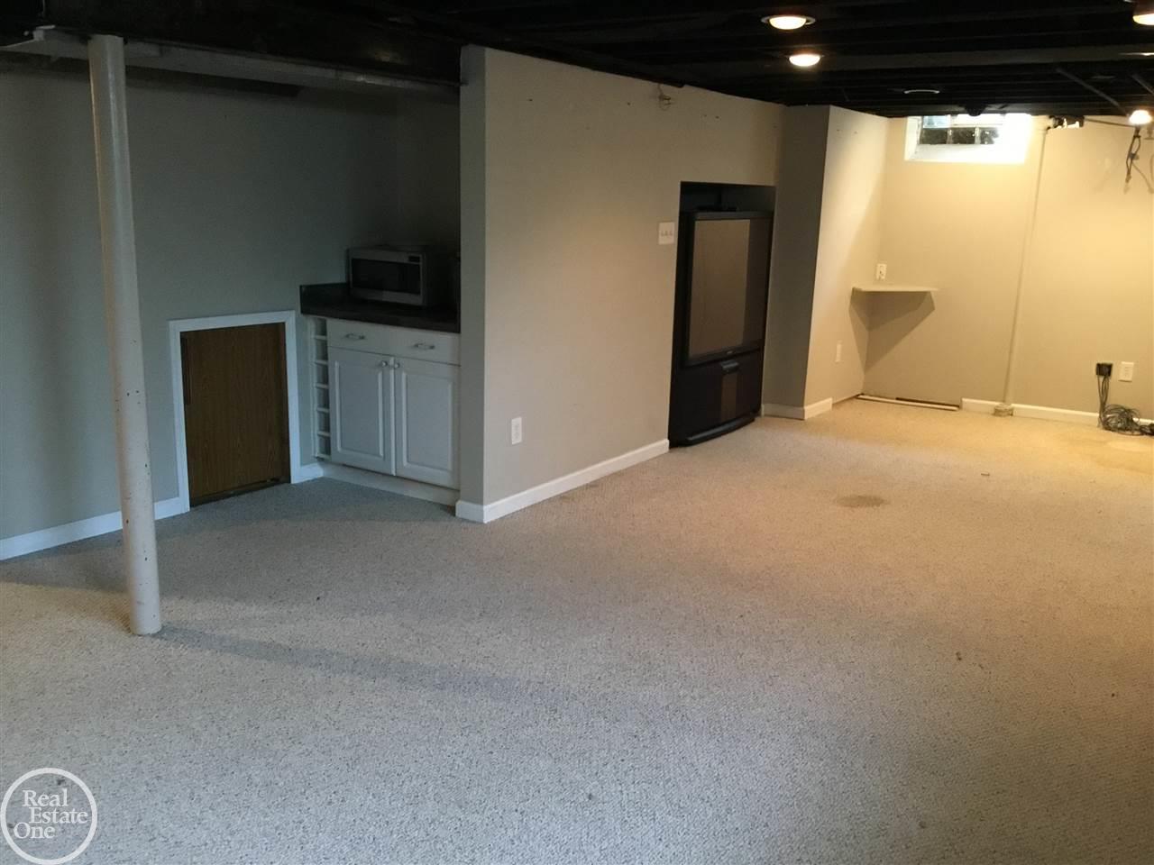 951 North Oxford Road Grosse Pointe Woods, MI 48236 - Photo 28 of 32