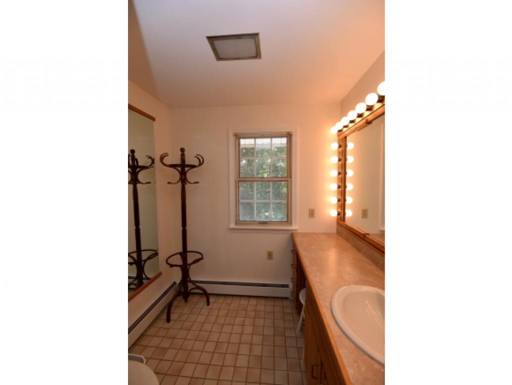 38 Holbrook Road Bedford, NH 03110 - Photo 16 of 30