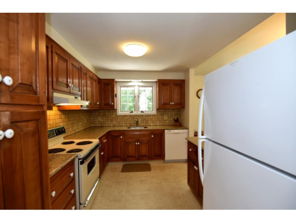 38 Holbrook Road Bedford, NH 03110 - Photo 4 of 30