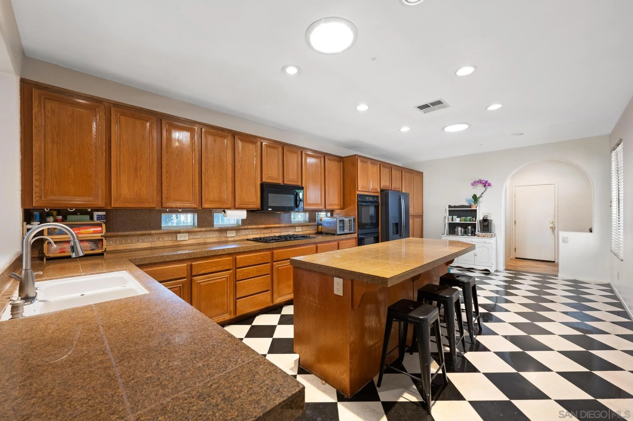 23623 Isla Del Rey Ramona, CA 92065 - Photo 14 of 52 Gallery Image 14