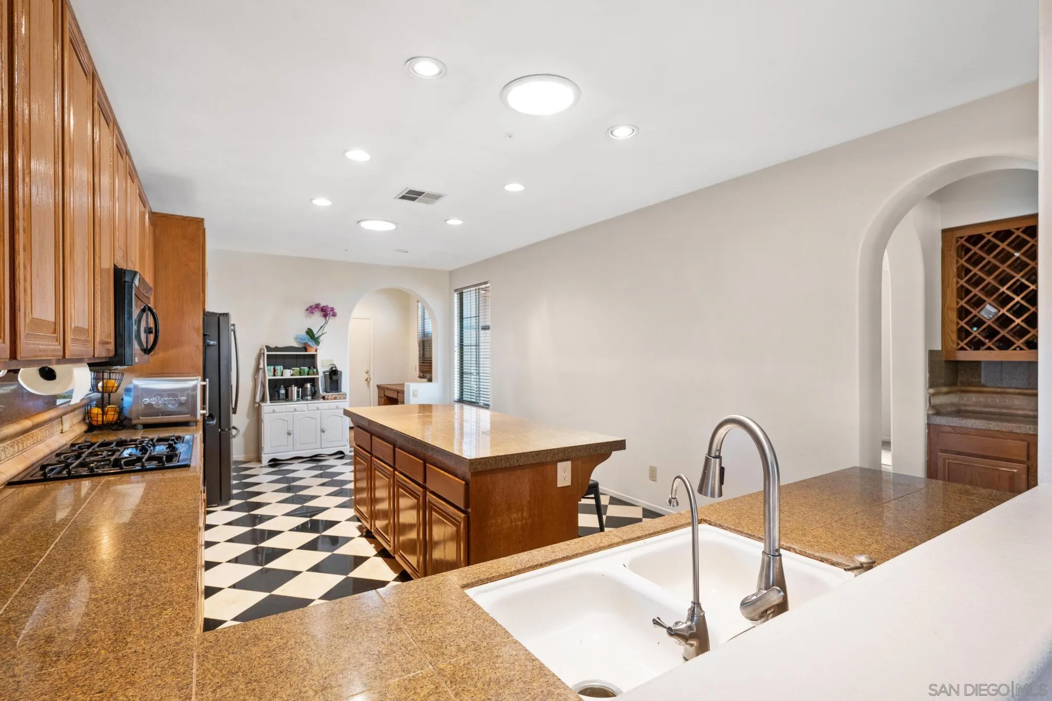 23623 Isla Del Rey Ramona, CA 92065 - Photo 16 of 52 Gallery Image 16