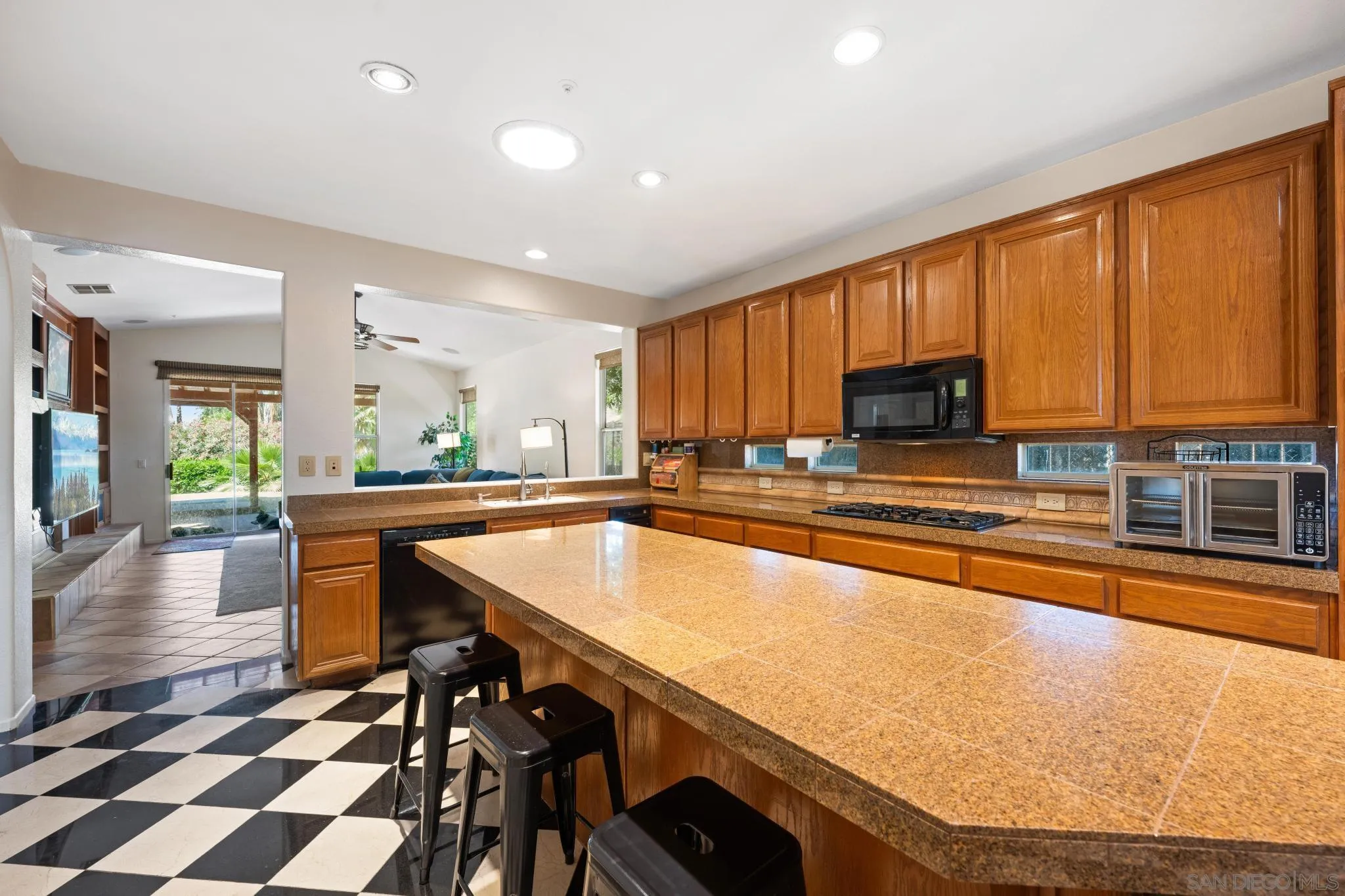 23623 Isla Del Rey Ramona, CA 92065 - Photo 17 of 52 Gallery Image 17