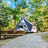 $575,000 | 812 East Aspen Cir Drive, Innsbrook, MO 63390