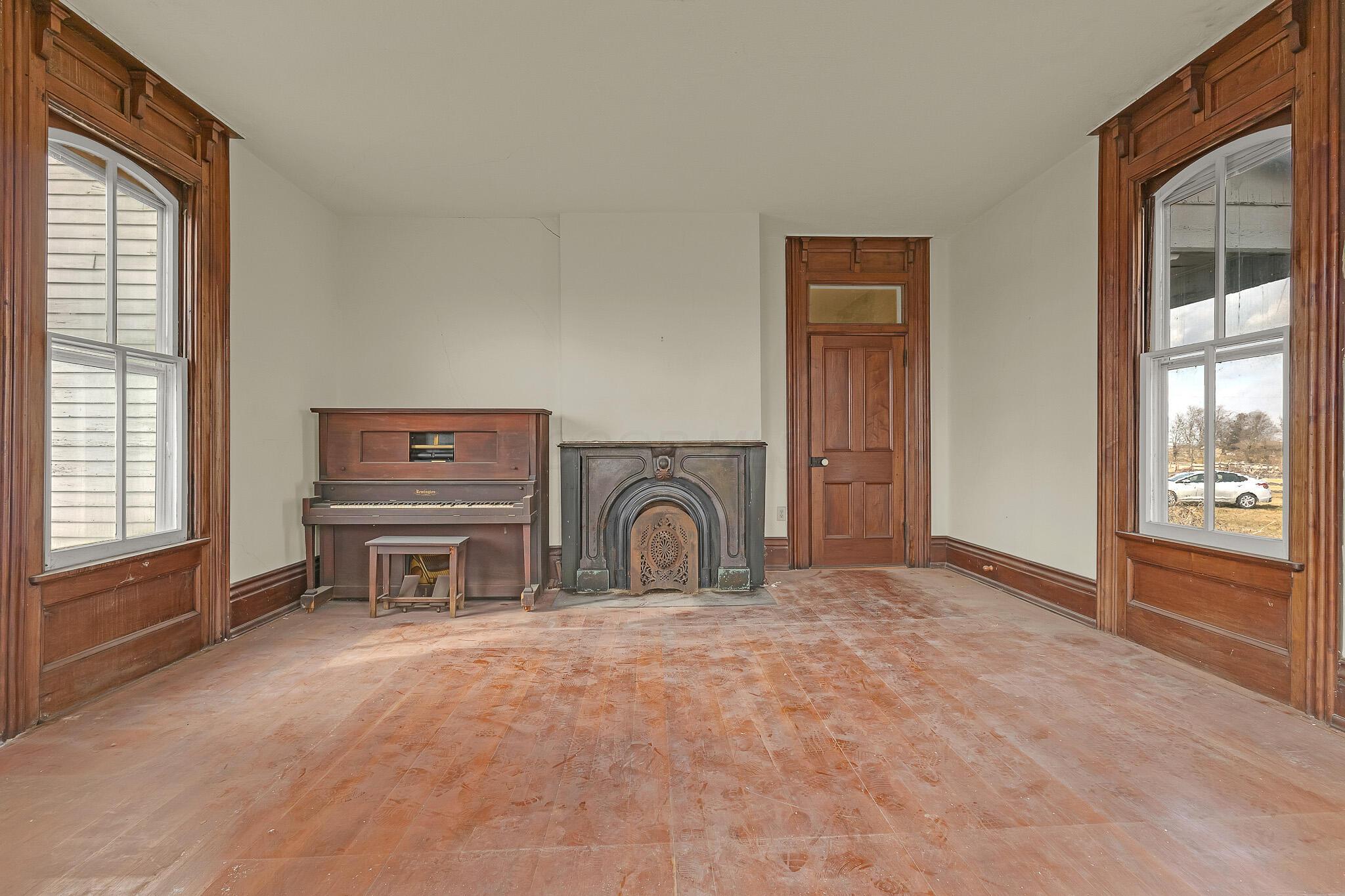 12281 London Road Orient, OH 43146 - Photo 16 of 31 Fireplace