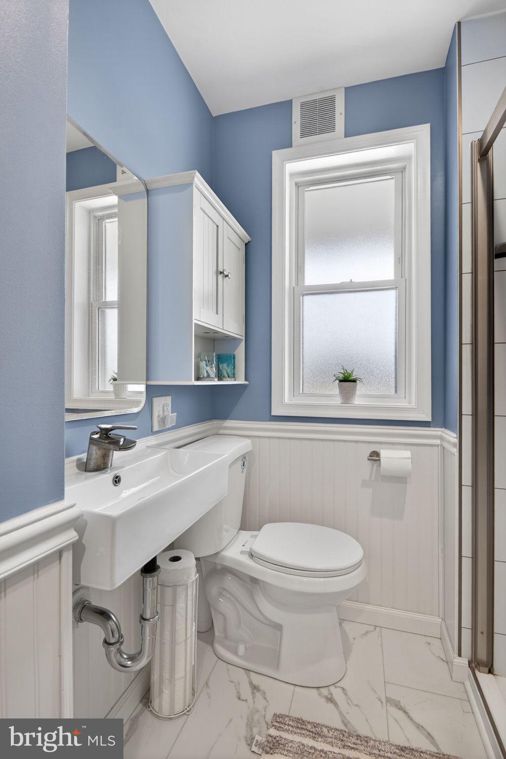 590 Monroe Street Harrisburg, PA 17113 - Photo 32 of 48 Attractive 2nd floor bath