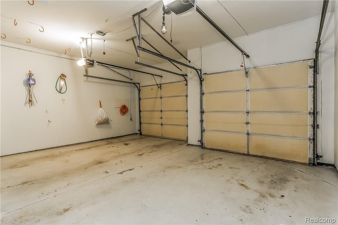552 Buttercup Court Rochester, MI 48307 - Photo 49 of 73 052-Garage-2639189-large.jpg