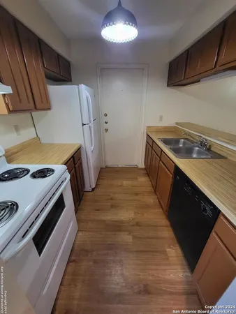 $1,185 | 8936 Golden Brook, San Antonio, TX 78250