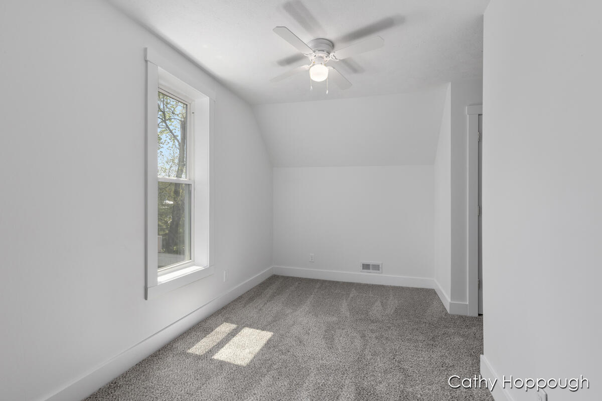715 Harrison Street Belding, MI 48809 - Photo 19 of 20 IMG_1018
