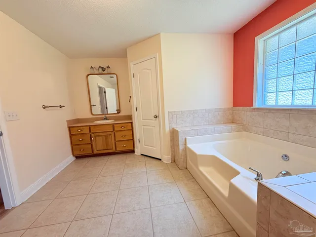 $392,500 | 5819 Hermitage Circle, Milton, FL 32570