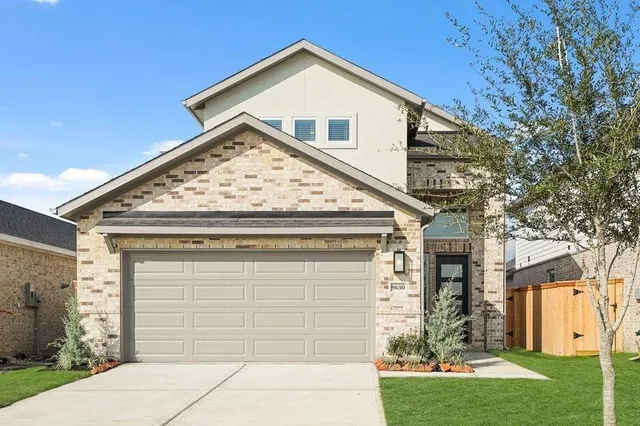 a view of front of house with a yard