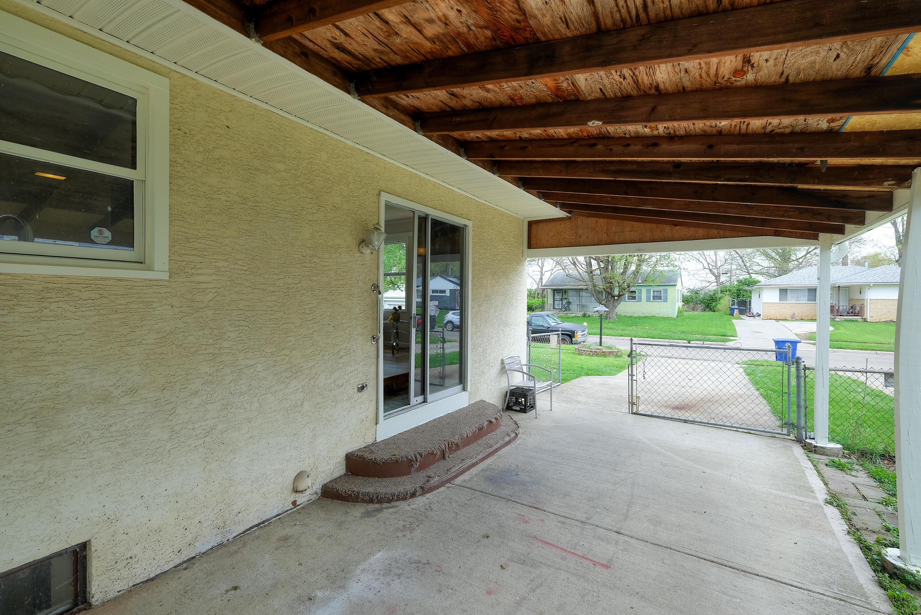 4611 Ludington Road Columbus, OH 43227 - Photo 26 of 27 Car Port