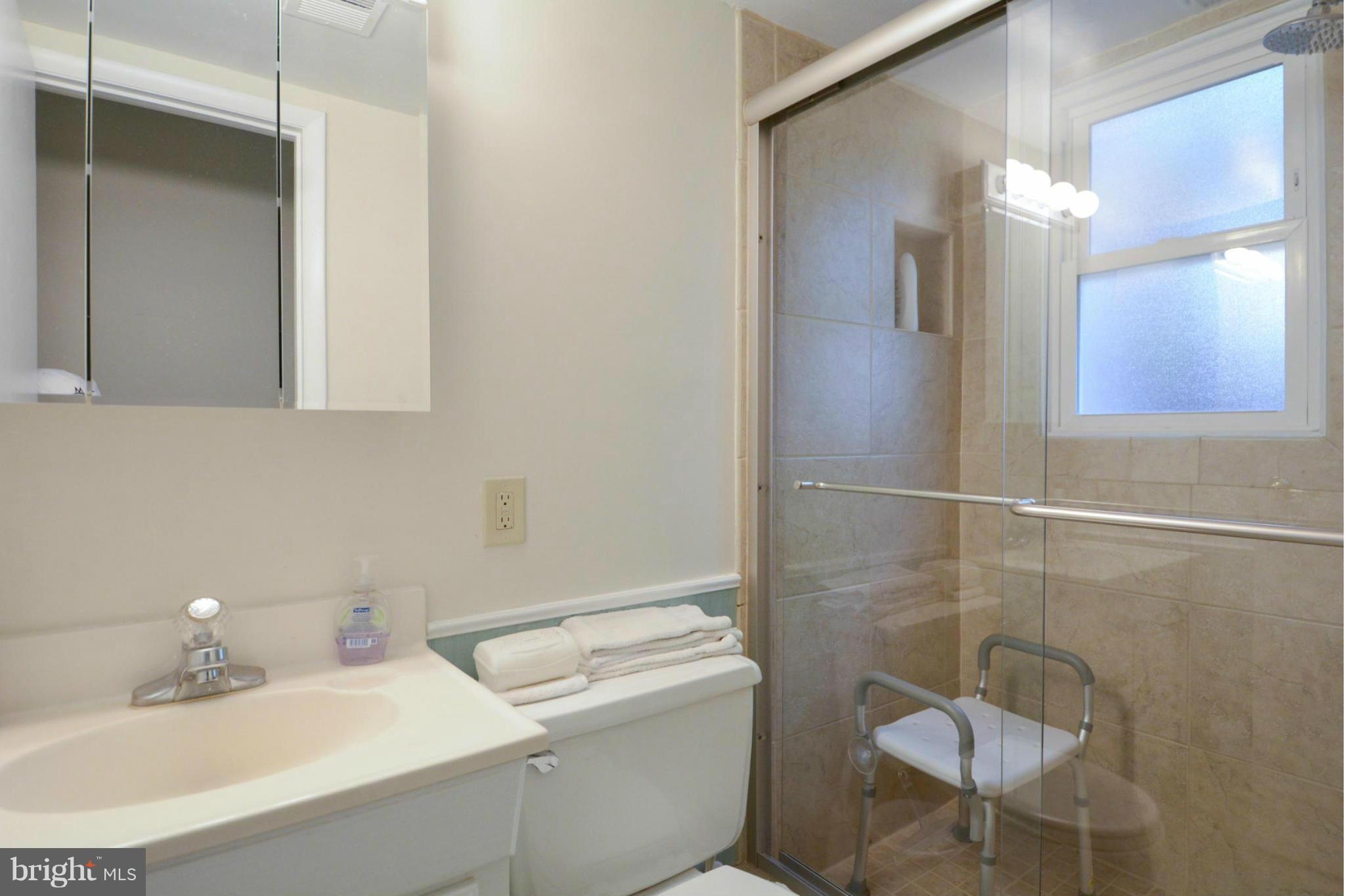 6216 Tyner Street Springfield, VA 22152 - Photo 20 of 30 Bath