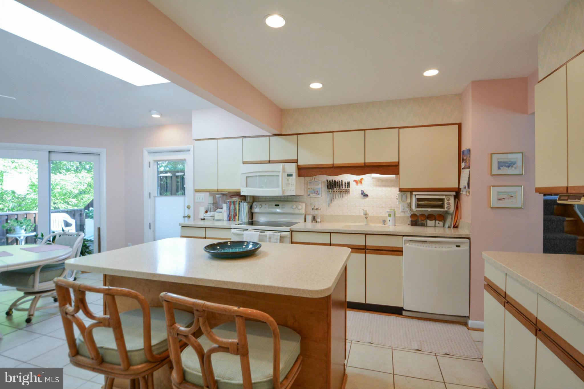 6216 Tyner Street Springfield, VA 22152 - Photo 5 of 30 Kitchen