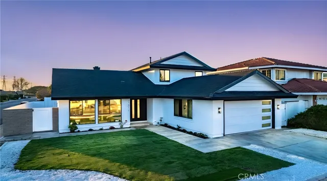 $1,999,000 | 21211 Binghampton Circle, Huntington Beach, CA 92646