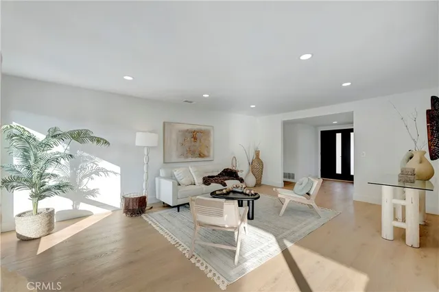 $1,999,000 | 21211 Binghampton Circle, Huntington Beach, CA 92646