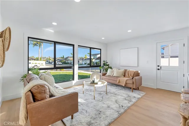 $1,999,000 | 21211 Binghampton Circle, Huntington Beach, CA 92646