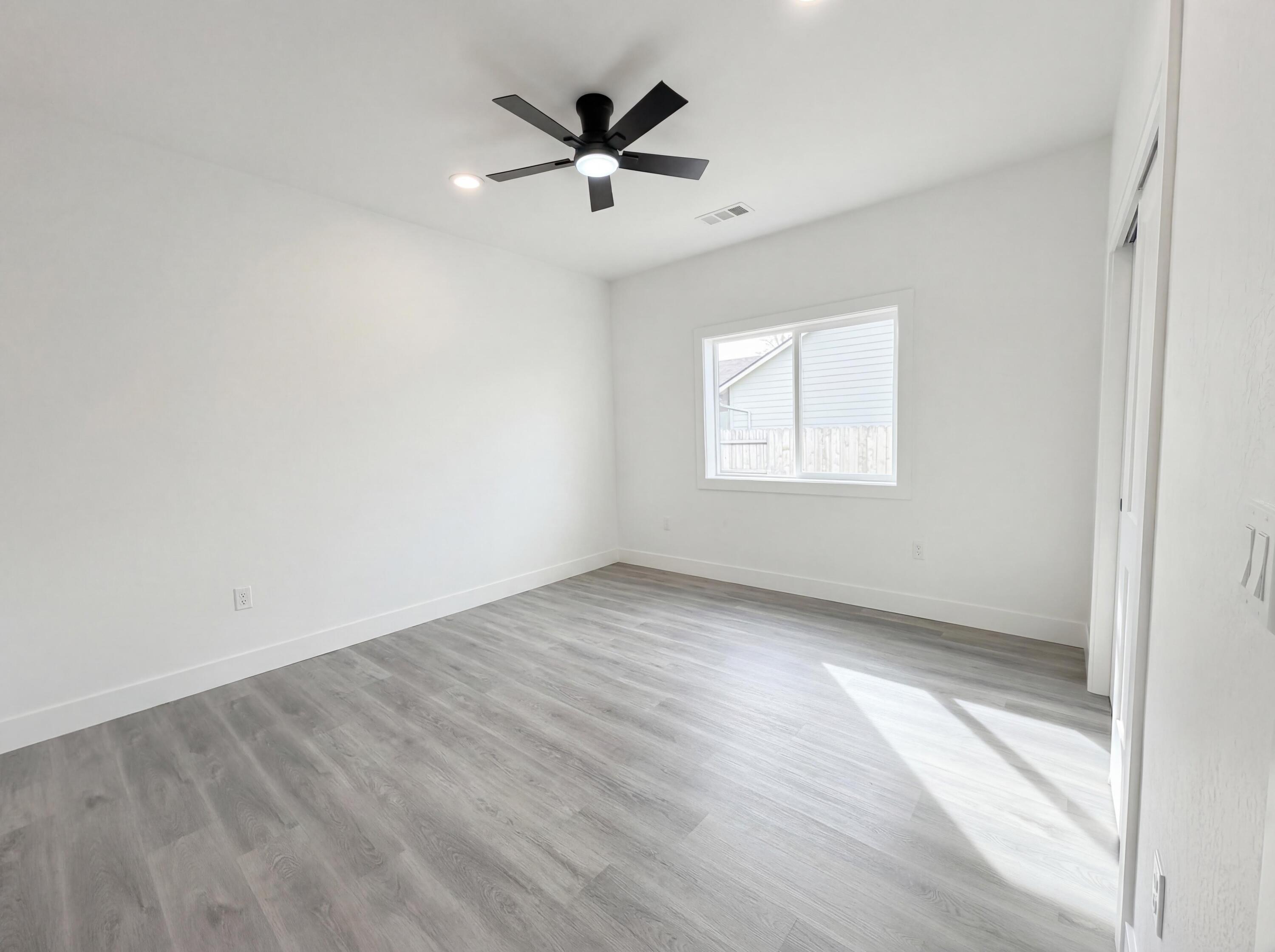 465 Arnos Street Talent, OR 97540 - Photo 15 of 30