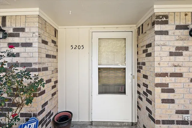 $199,900 | 5205 Harrow Drive, Jackson, MS 39211