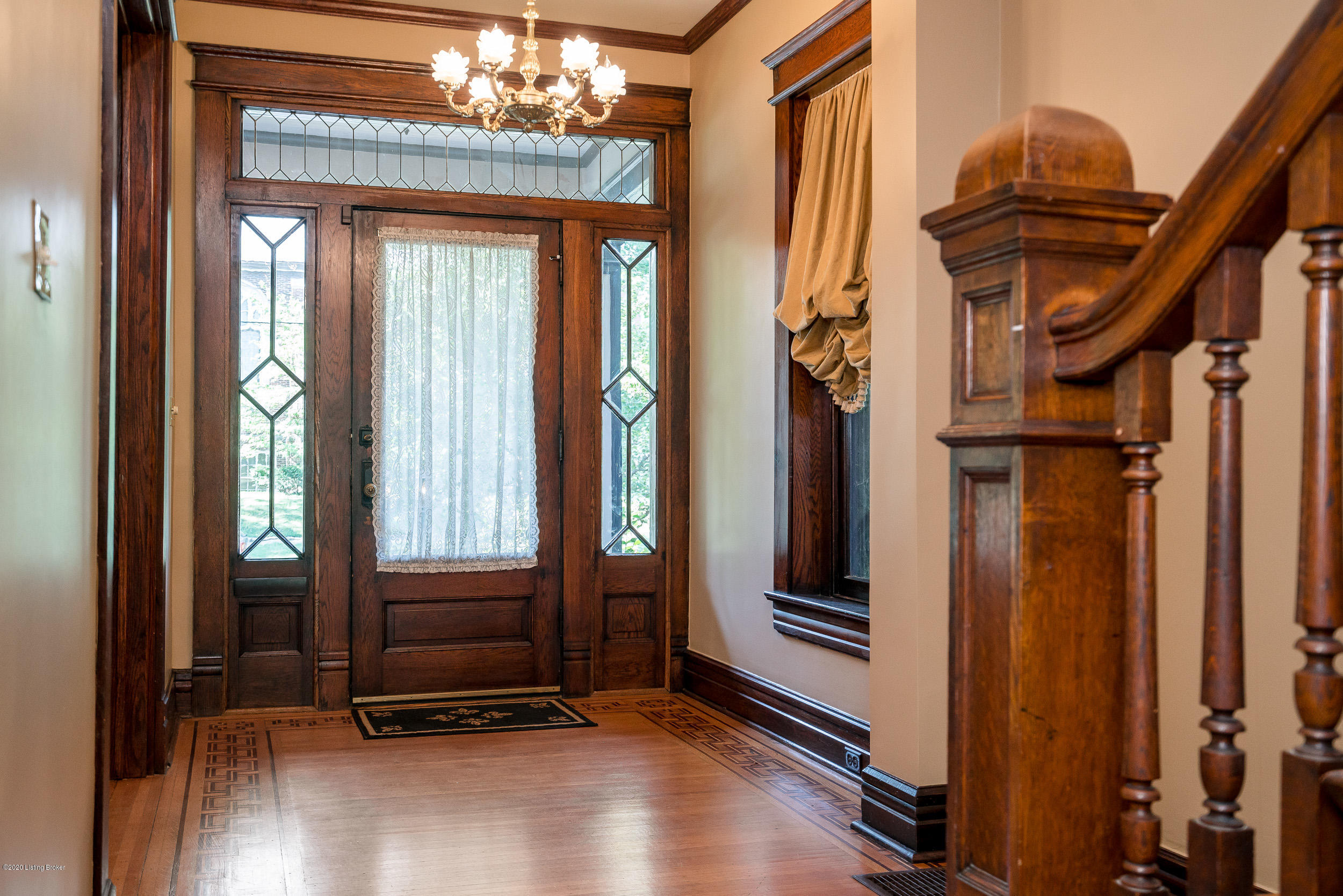 1139 Cherokee Road Louisville, KY 40204 - Photo 17 of 59 38-Foyer
