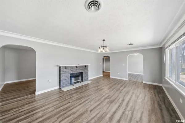 $129,900 | 2422 Court Street, Pekin, IL 61554