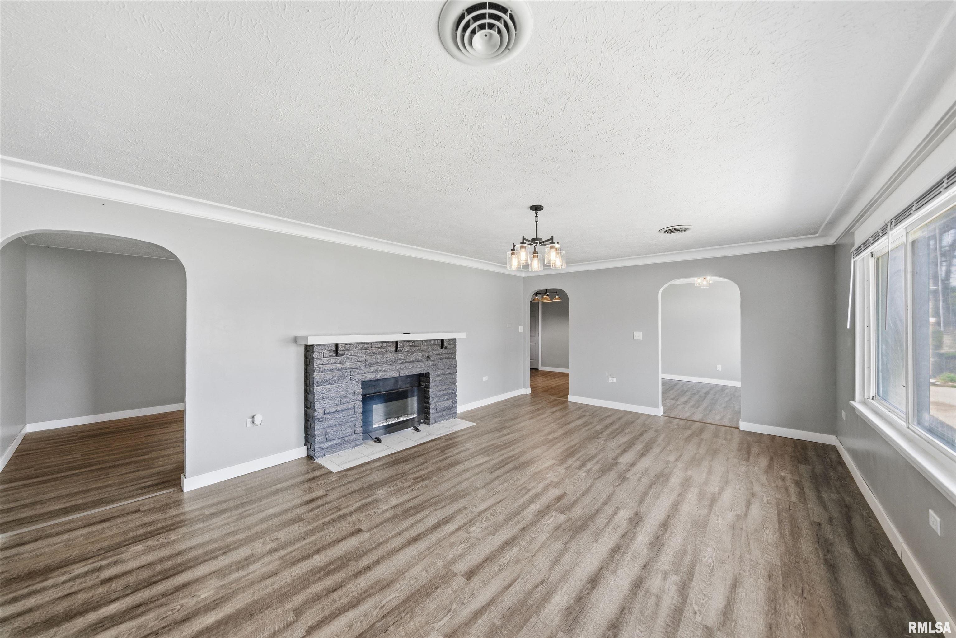 2422 Court Street Pekin, IL 61554 - Photo 11 of 34