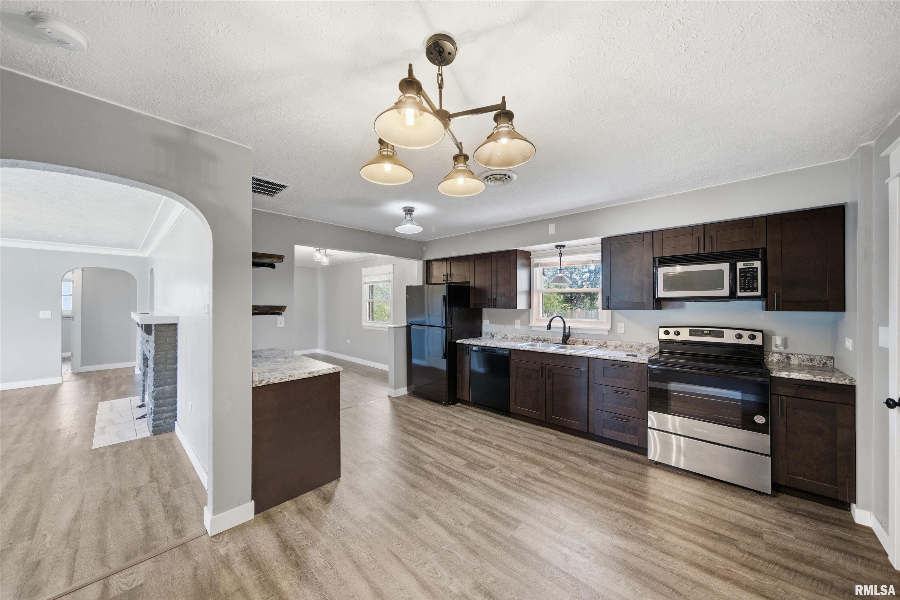 2422 Court Street Pekin, IL 61554 - Photo 14 of 34