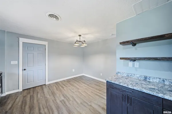 $129,900 | 2422 Court Street, Pekin, IL 61554