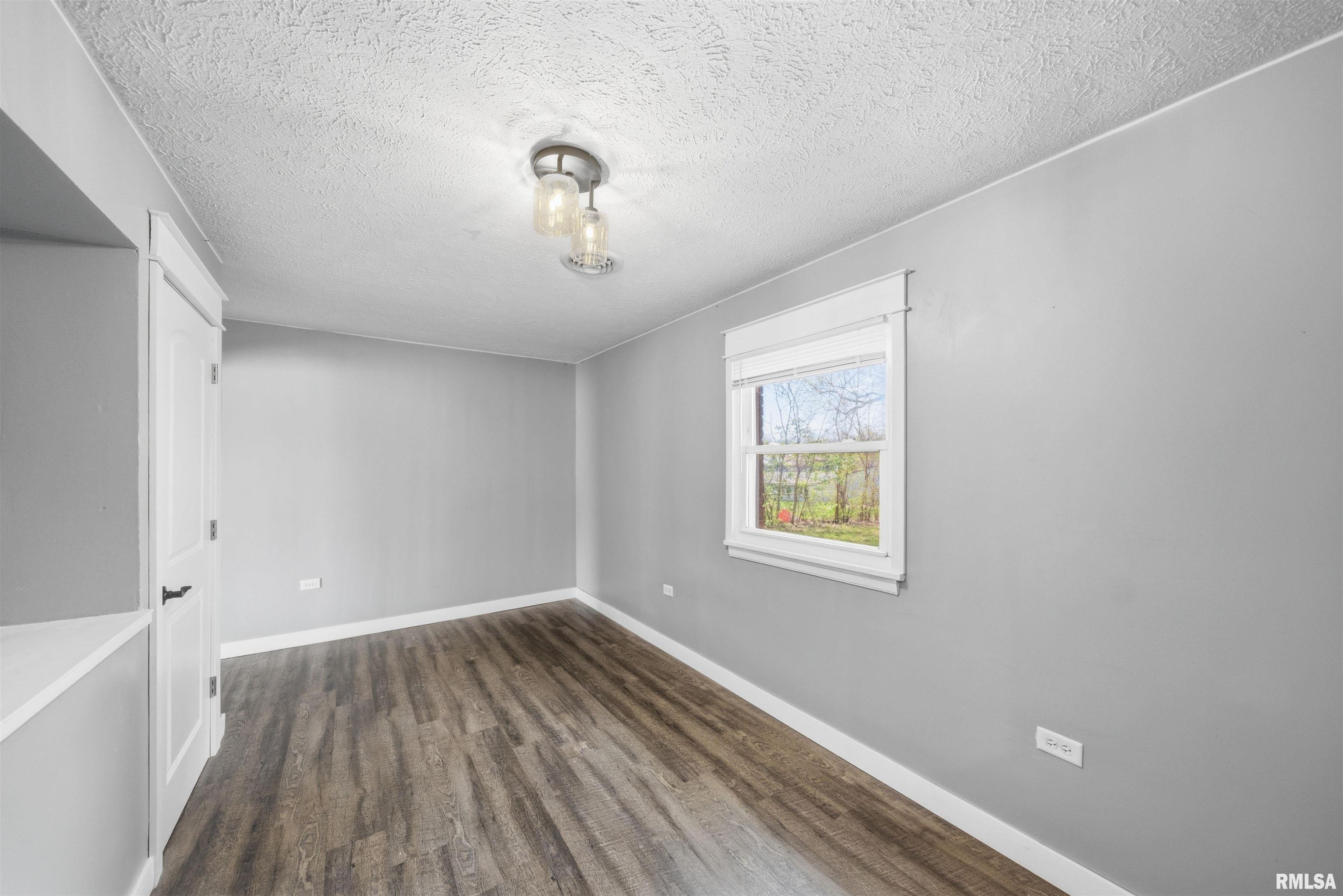 2422 Court Street Pekin, IL 61554 - Photo 18 of 34