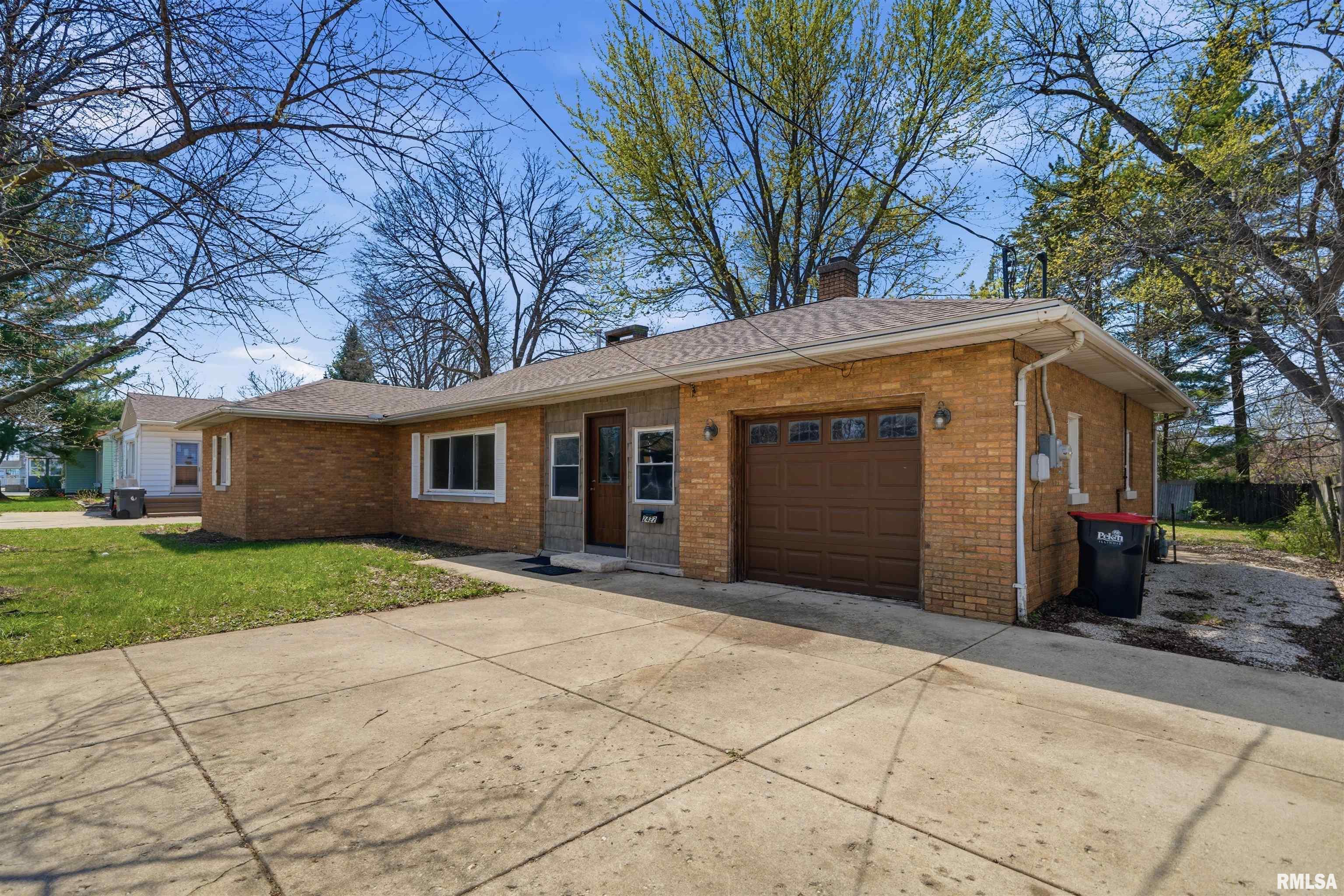 2422 Court Street Pekin, IL 61554 - Photo 2 of 34