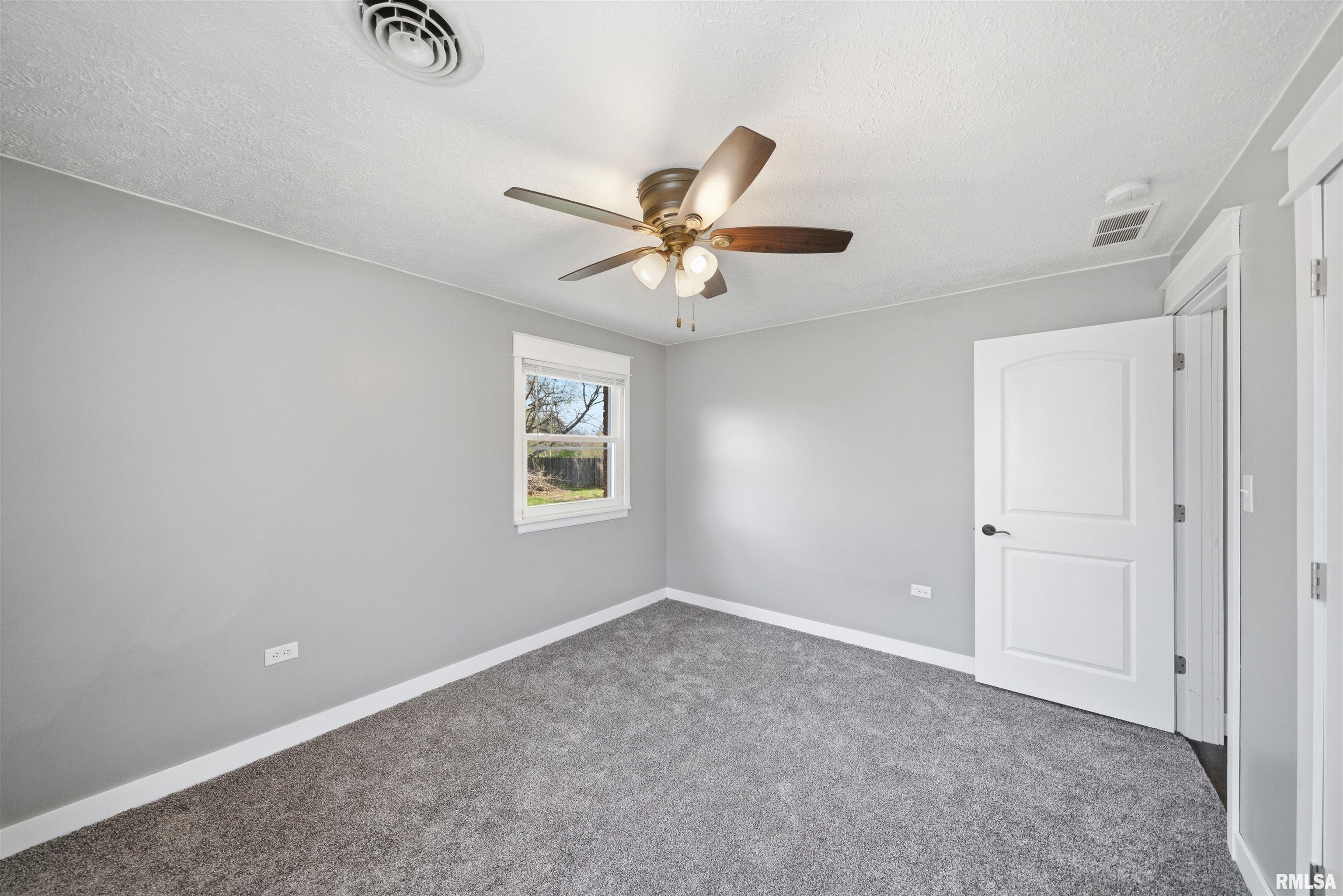 2422 Court Street Pekin, IL 61554 - Photo 25 of 34