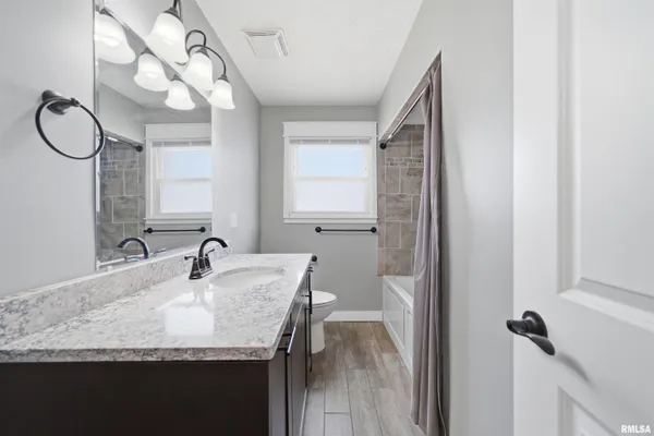 $129,900 | 2422 Court Street, Pekin, IL 61554