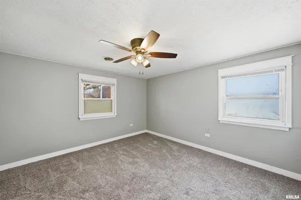 $129,900 | 2422 Court Street, Pekin, IL 61554