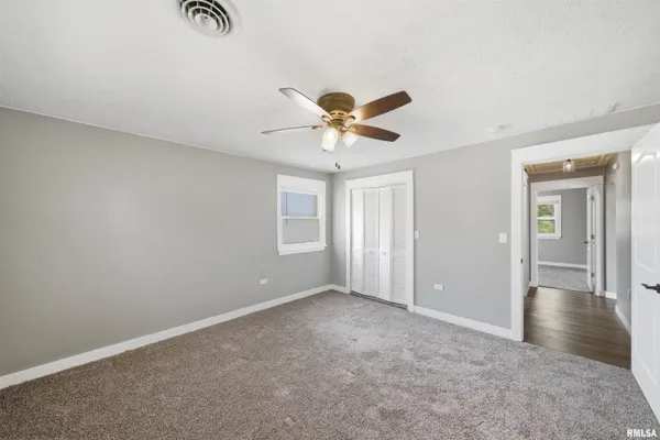 $129,900 | 2422 Court Street, Pekin, IL 61554