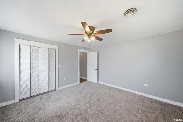 $129,900 | 2422 Court Street, Pekin, IL 61554