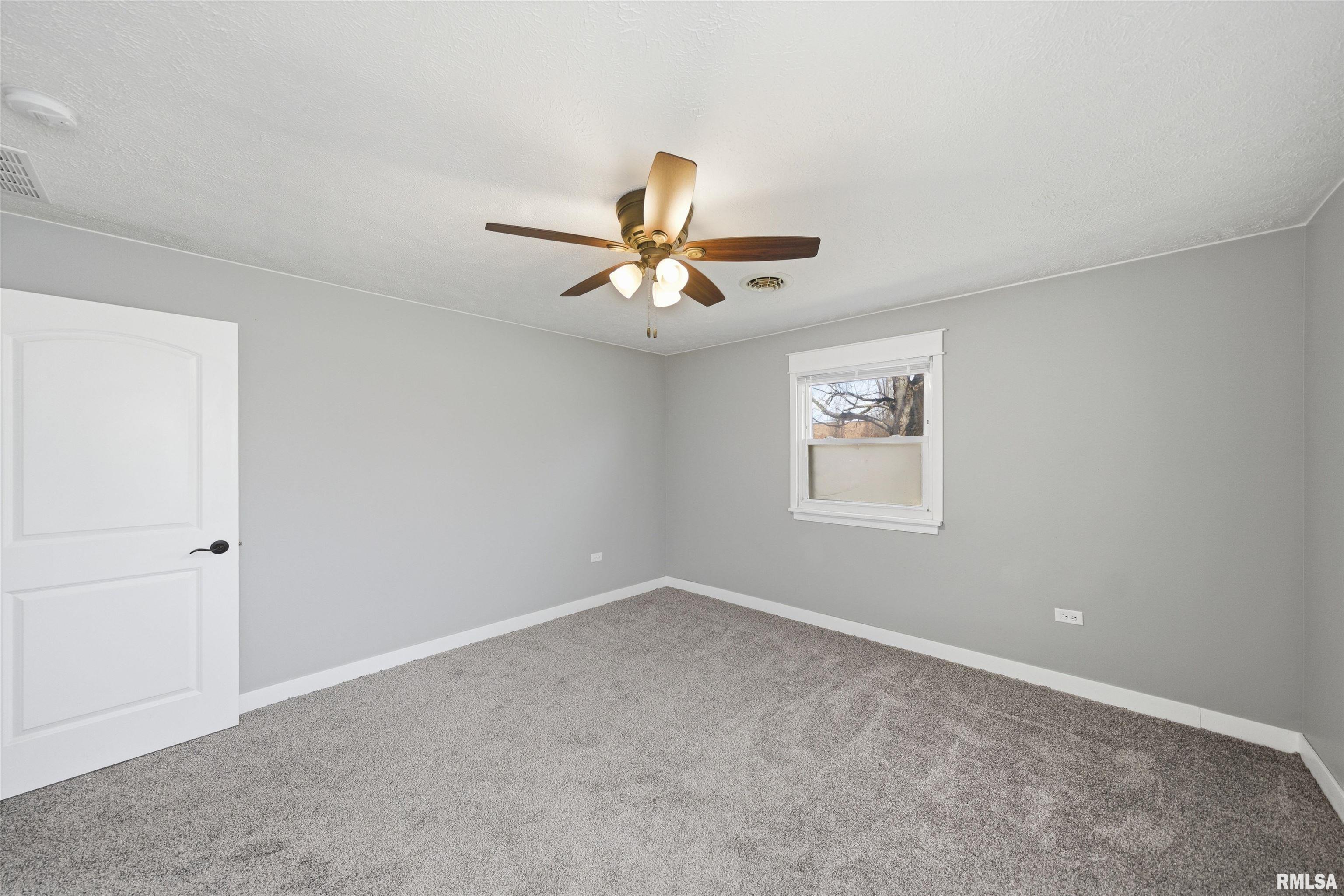 2422 Court Street Pekin, IL 61554 - Photo 30 of 34