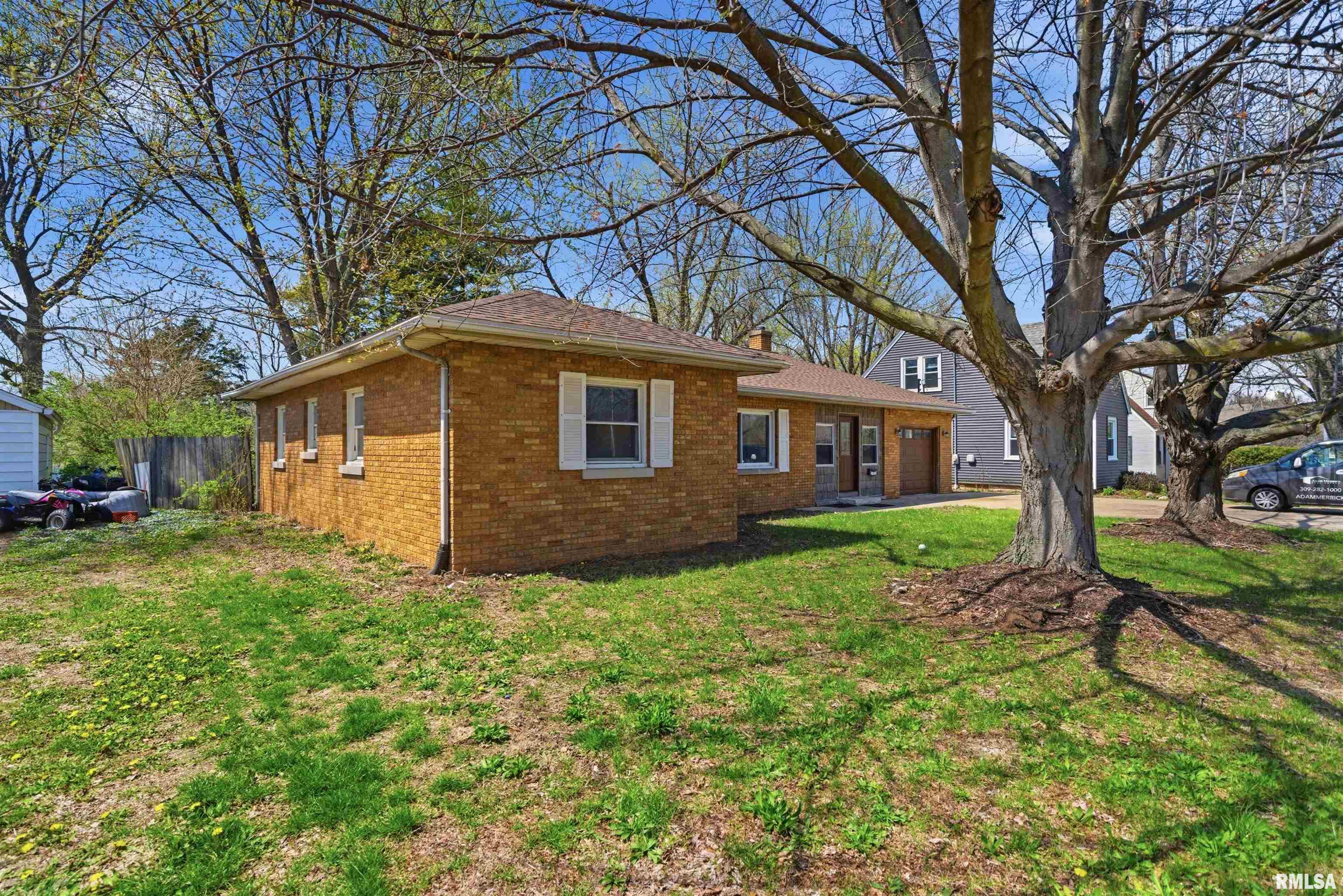 2422 Court Street Pekin, IL 61554 - Photo 3 of 34